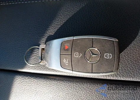 2021 Mercedes-Benz C 300 4Matic z USA, uszkodzony, nr VIN W1KWF8EB1MR651551